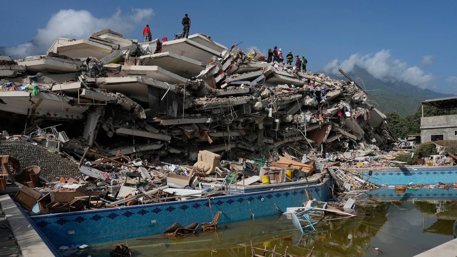 Venezuela earthquakes: Death toll touches 1430, over 68,000 still missing