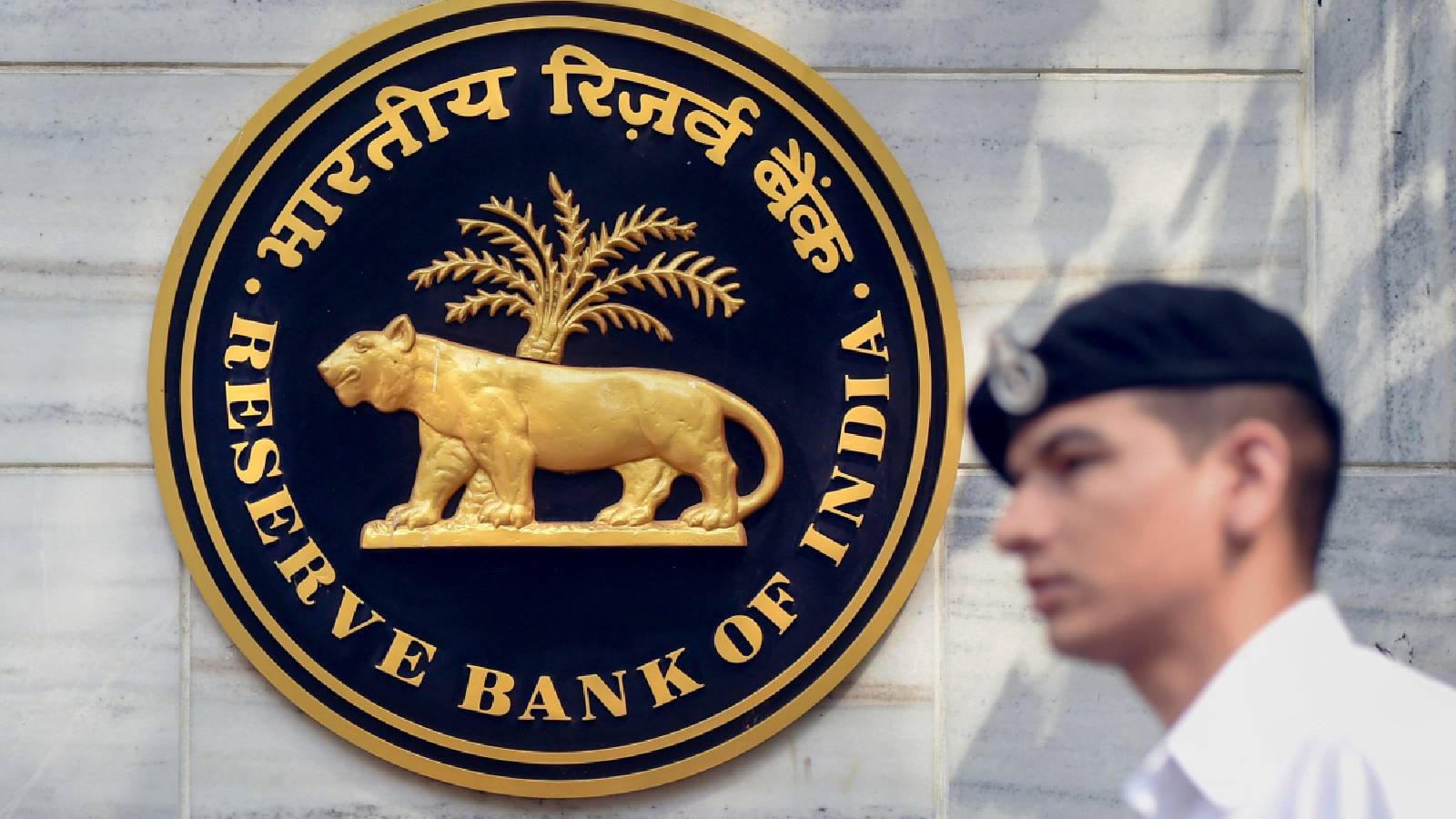 RBI swap facility forex inflows surge to $40.8B, doubling in two weeks