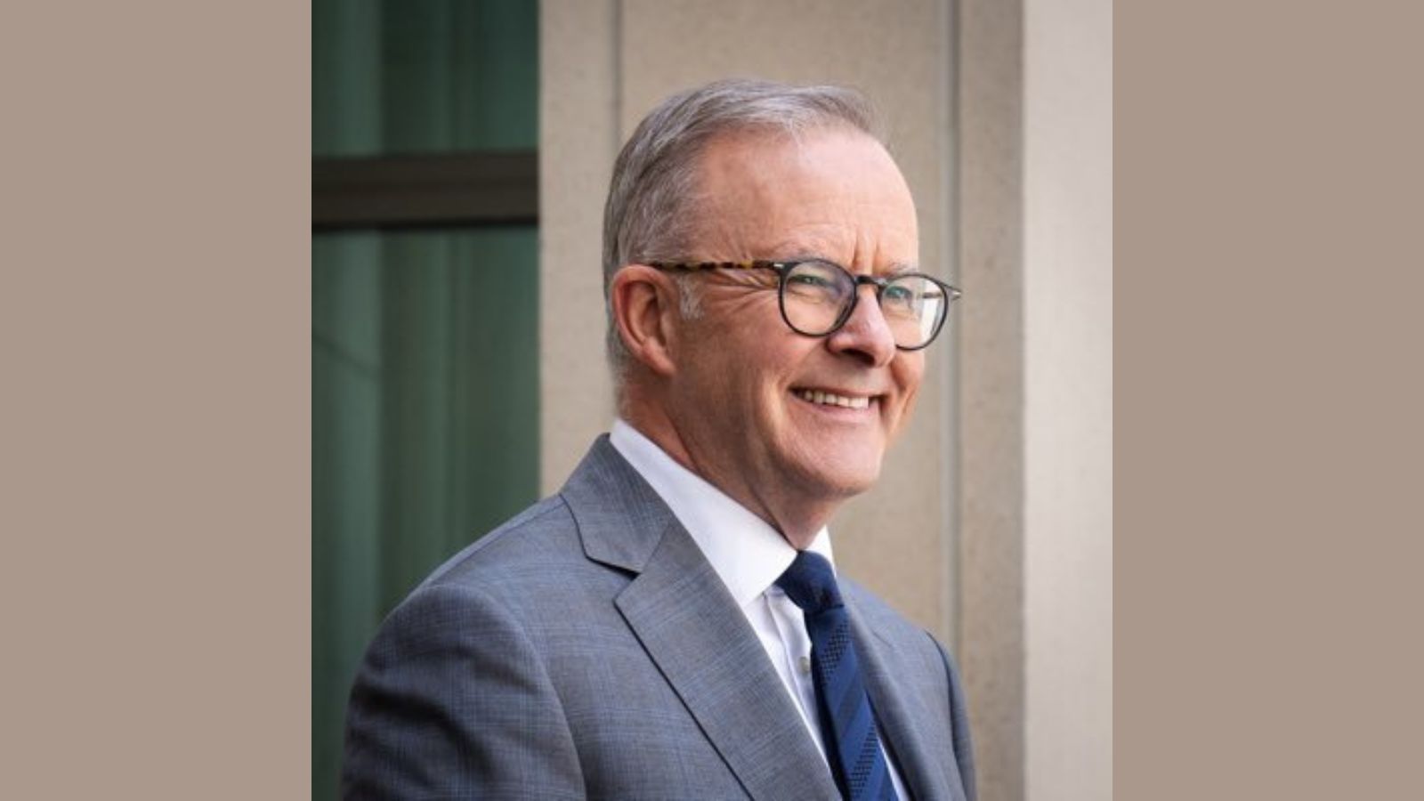 Australian PM condemns delay in changes to child social media ban