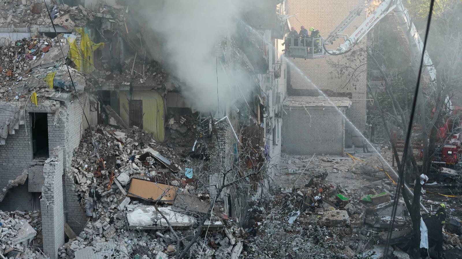 Russian strikes hit Ukraine overnight, nearly seven killed; people feared trapped under rubble
