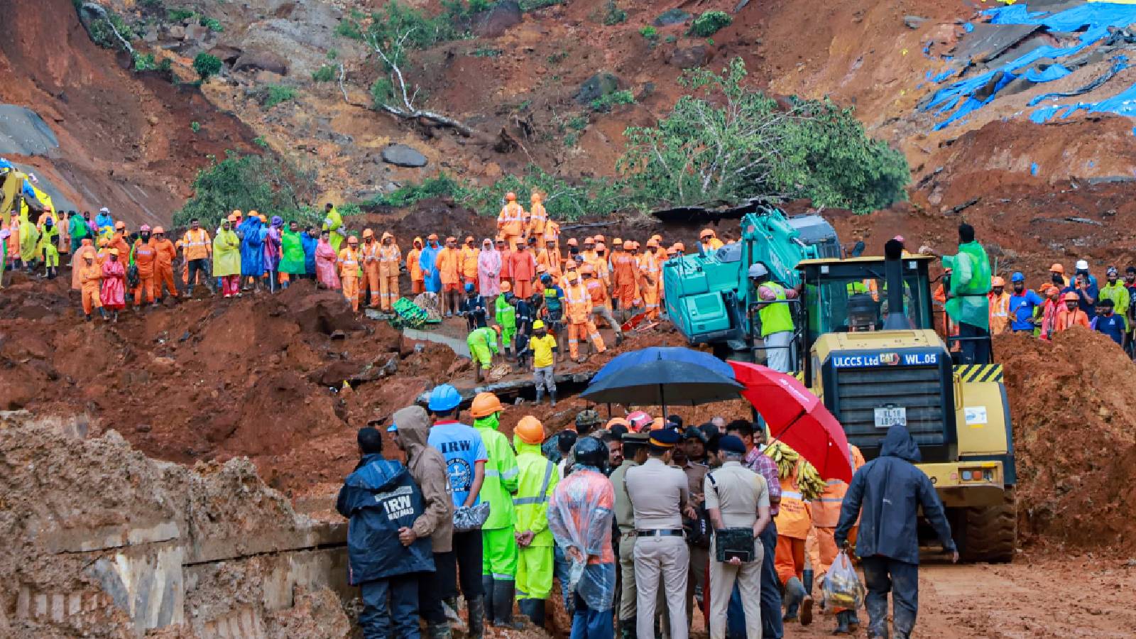 Heavy rain continues to lash Kerala, with authorities issuing warnings for several districts
