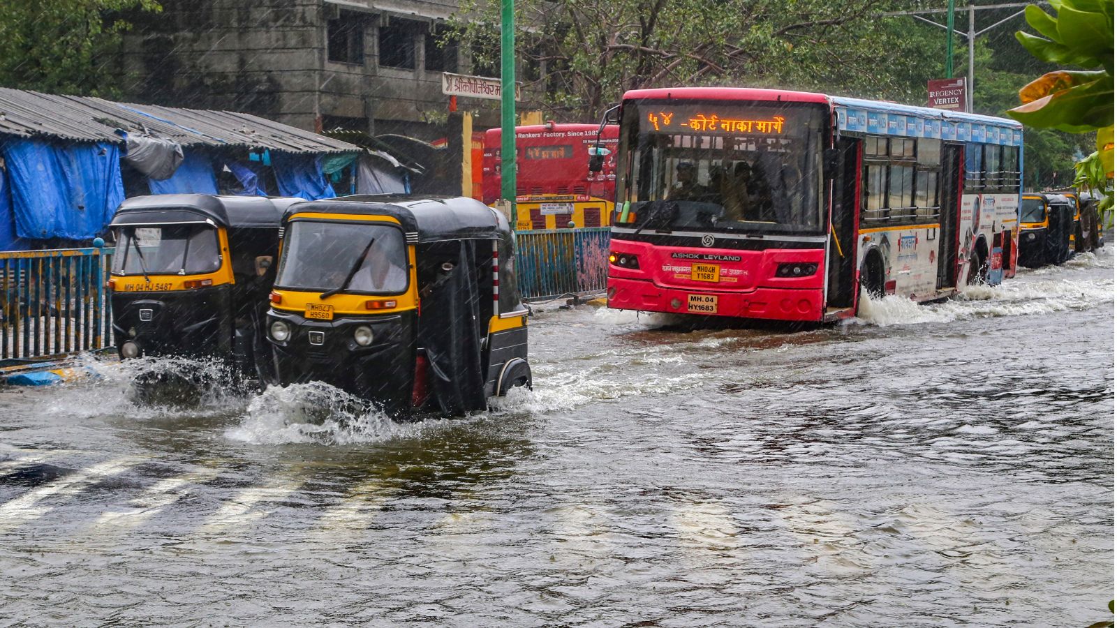 3 killed, nearly 800 evacuated in rain-related incidents across Thane; lightning injures 2