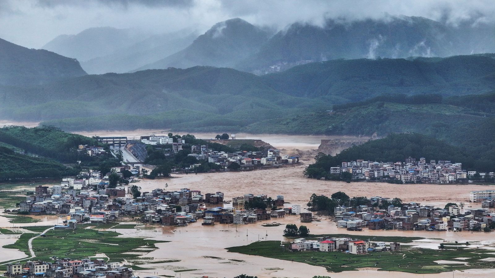 'Maysak' storm triggers flooding in China, 39 killed