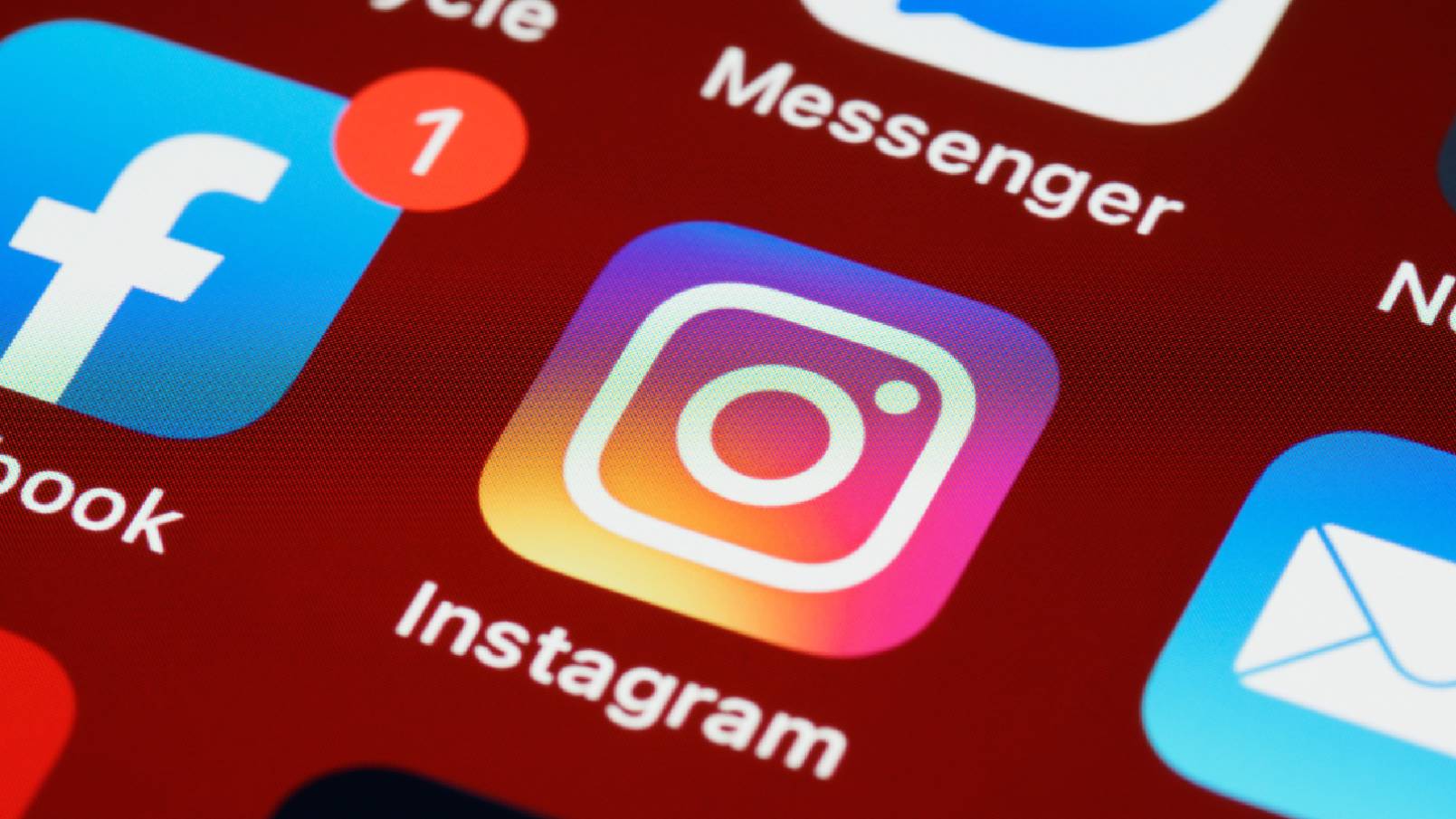France planning to introduce under-15 social media ban this school year