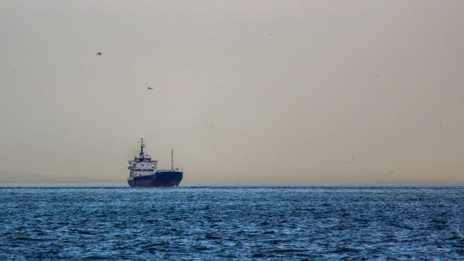 Iran, US say Strait of Hormuz deal is close, but one or both would have to back down