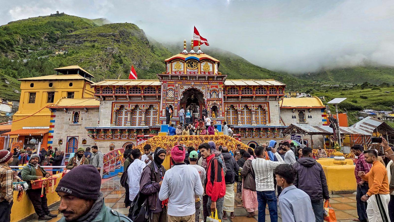 Badrinath inquiry panel recommends dress code, CCTV overhaul after offering theft probe