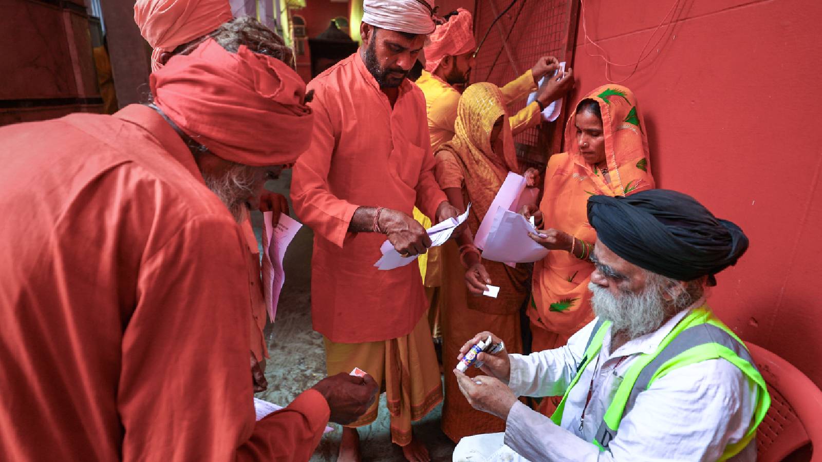 Bus carrying Amarnath Yatra pilgrims skids off road in J&K; 39 injured