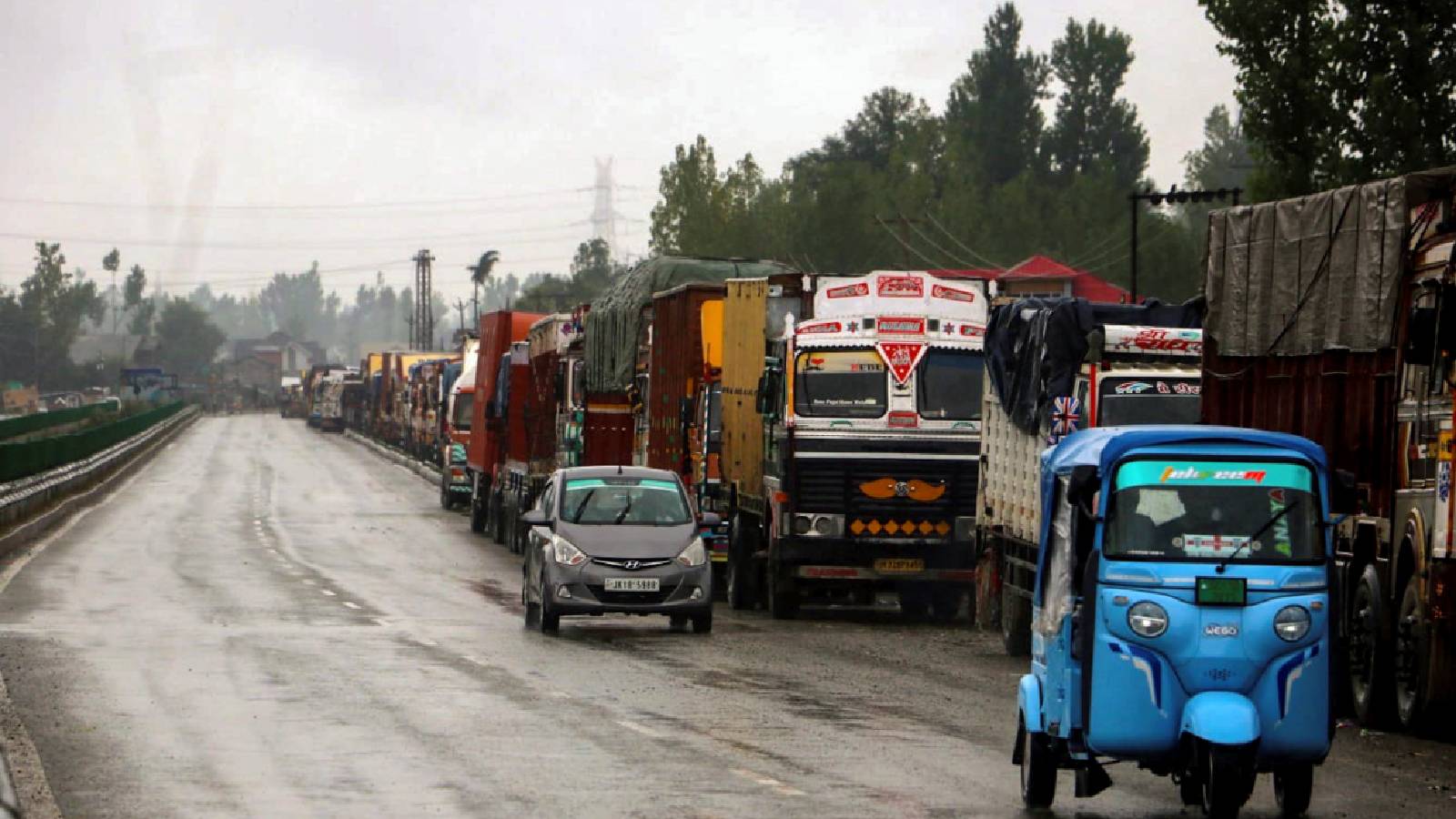 Jammu-Srinagar national highway closed for second day
