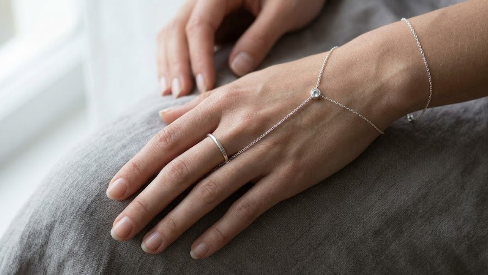 Hand chains: The most sought-after piece of jewellery in the fashion world