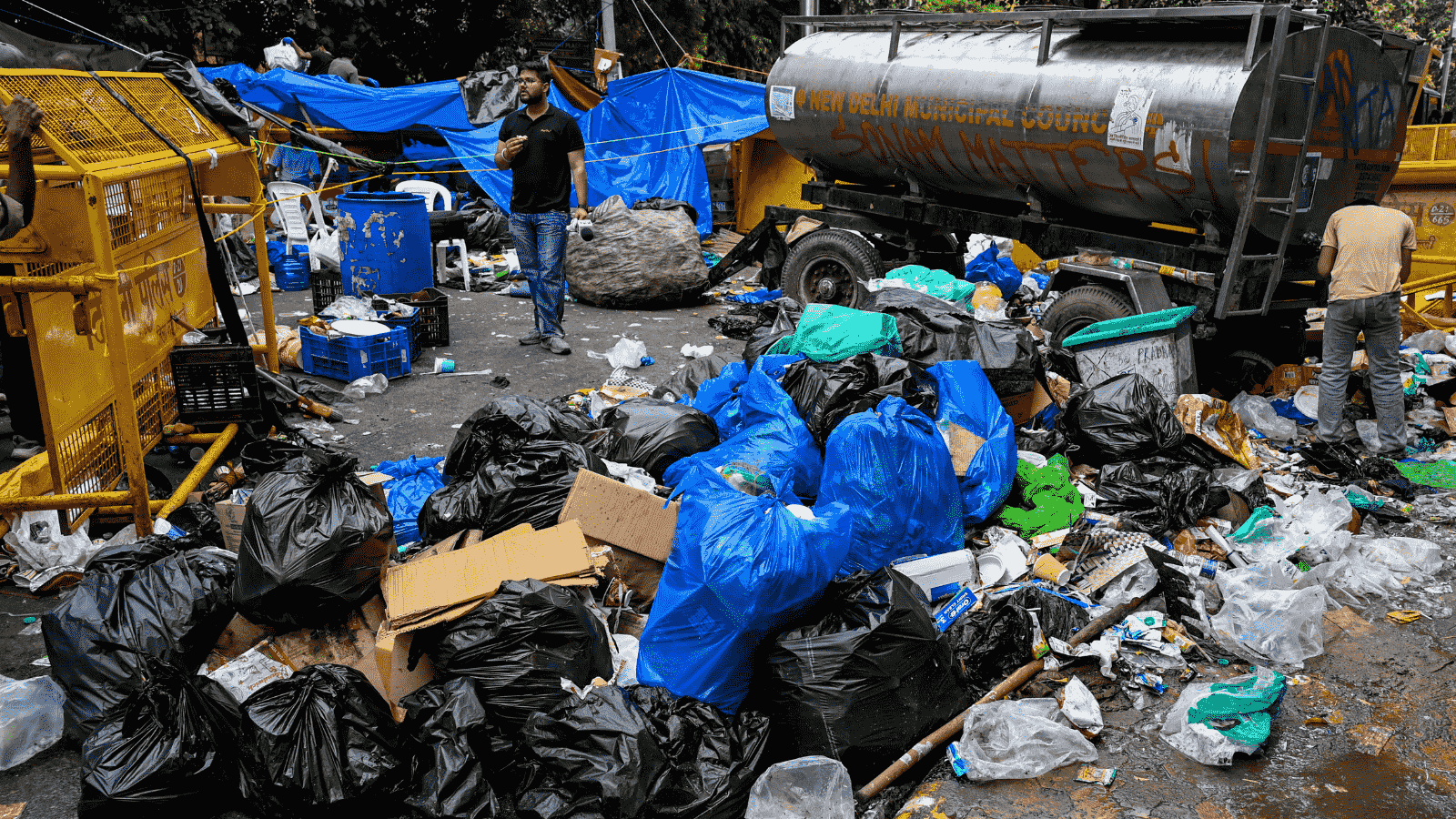 27,000 kg waste cleared from Jantar Mantar protest site in Delhi, up from 15,000 kg a day before: NDMC