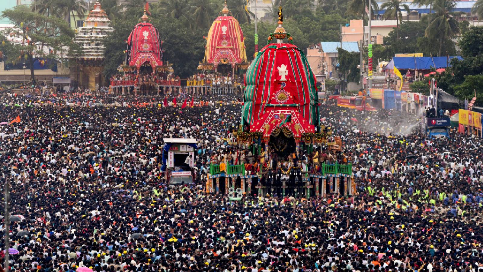 Devotee dies due to suffocation while pulling chariot, Puri Rath Yatra toll mounts to three