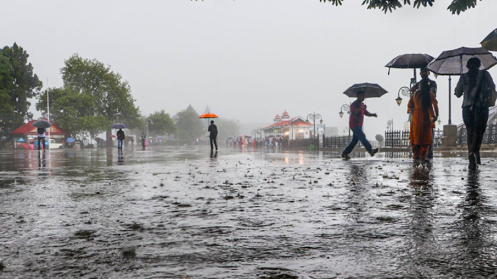 Kerala to receive rain for the next five days; thunderstorms and heavy showers likely today and tomorrow