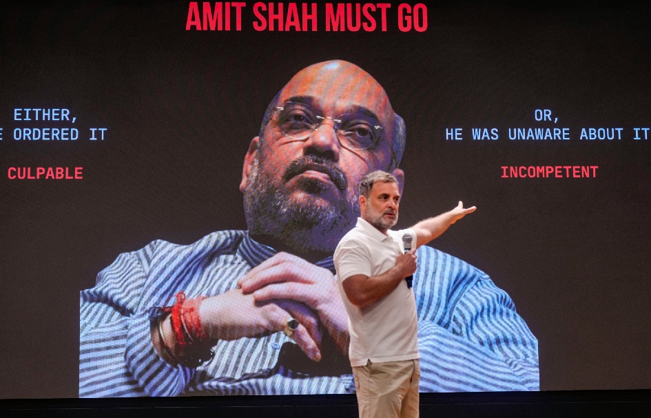 Rahul demands SC-monitored probe into student 'brutalities', calls Shah 'scared'