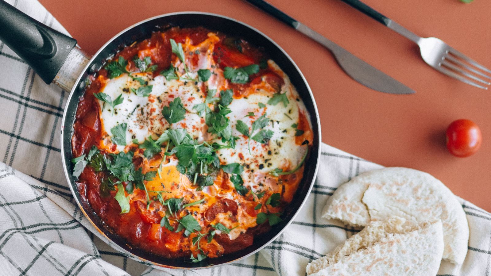 Authentic shakshuka recipe for a healthy breakfast