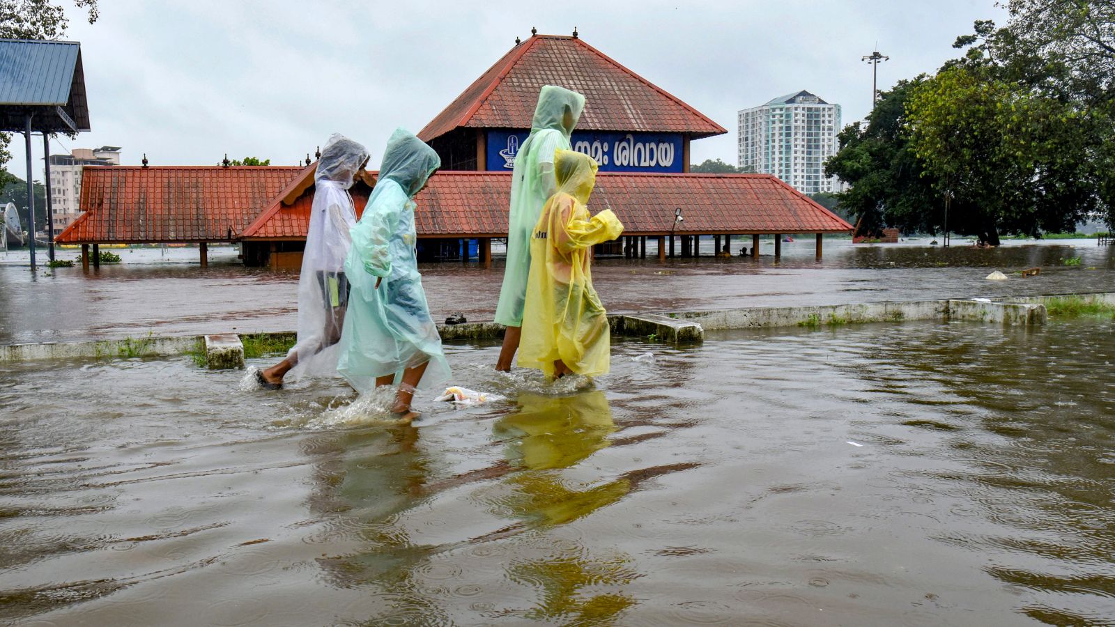 Kerala rain: Schools shut in six districts tomorrow, orange alert in eight districts