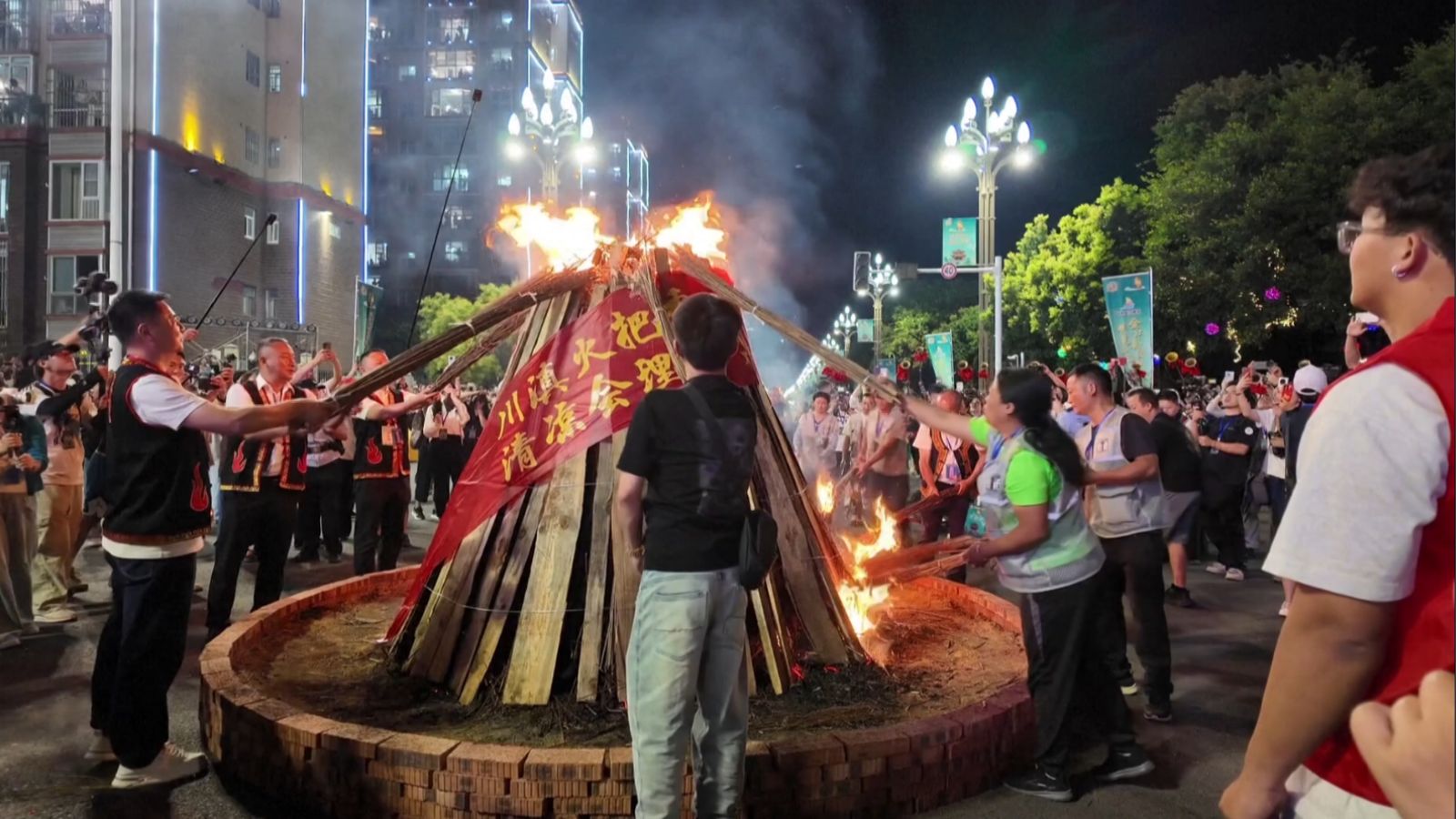 Yi ethnic group's Torch Festival celebrated in southwest China's ancient town