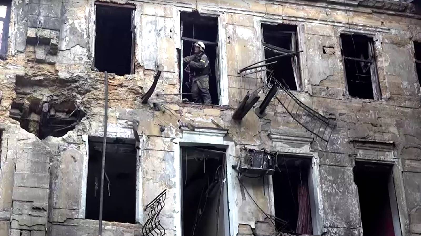 Russia, Ukraine exchange overnight strikes that leave seven dead, many injured