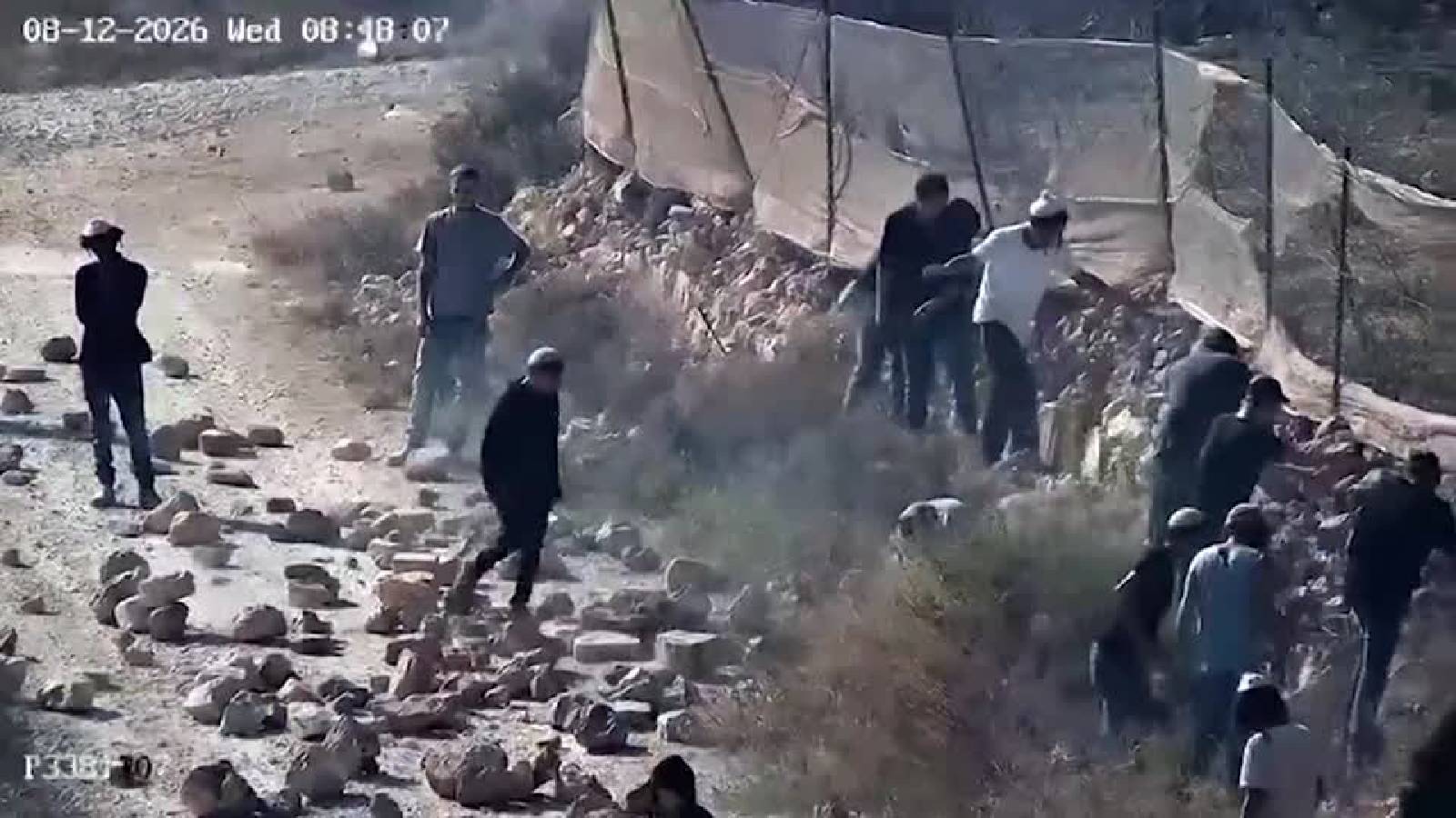 Israeli troops clash with Jewish settlers over illegal West Bank outpost