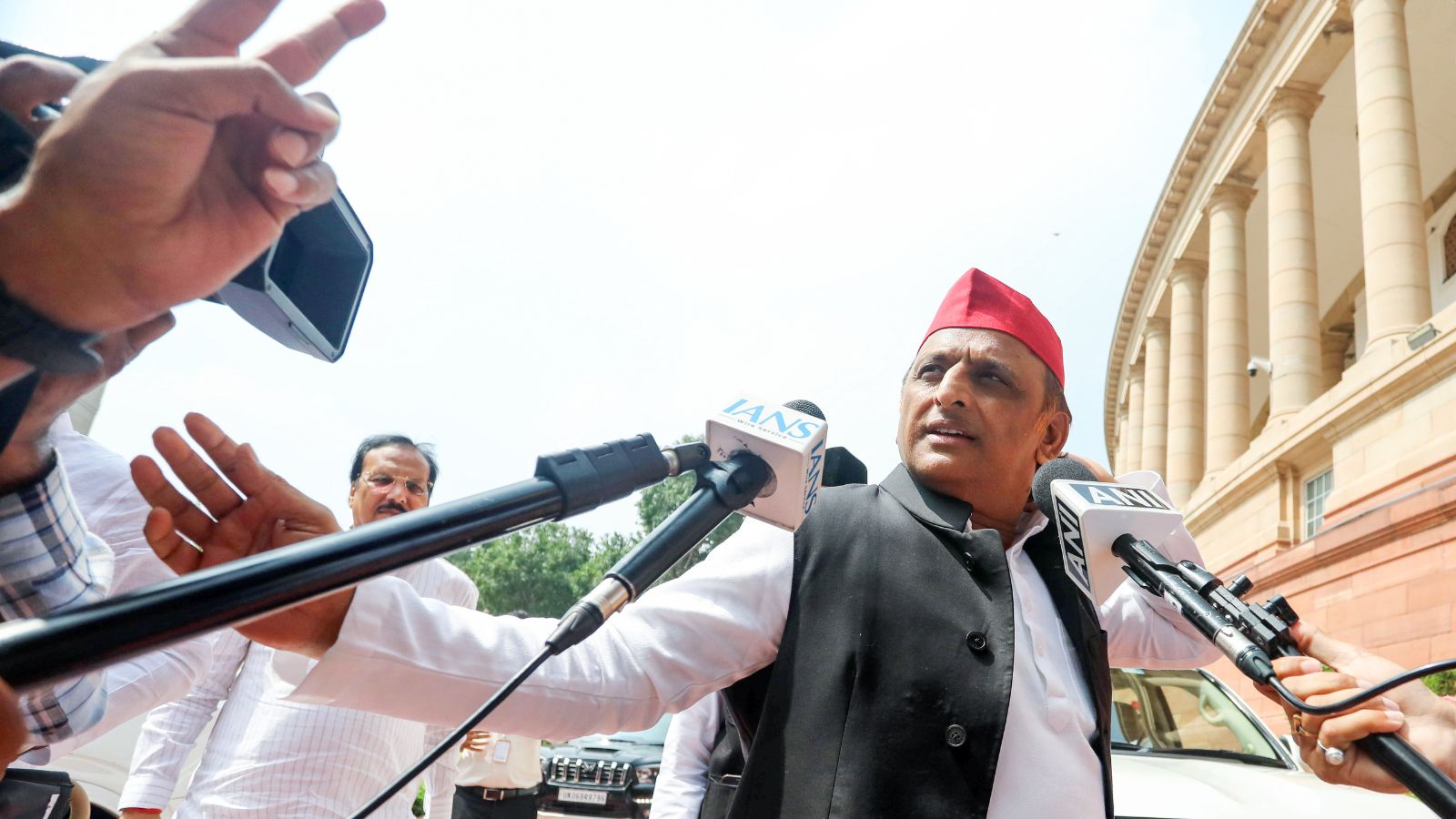 Akhilesh Yadav questions BJP over reported ₹20,000 dole to UP women