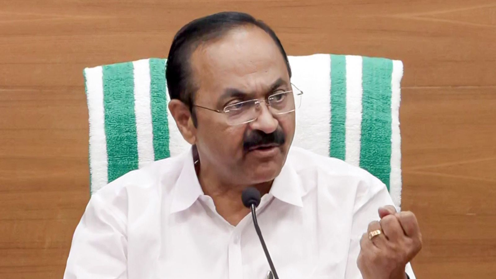 Keralam CM rejects Kanthapuram's remarks on women