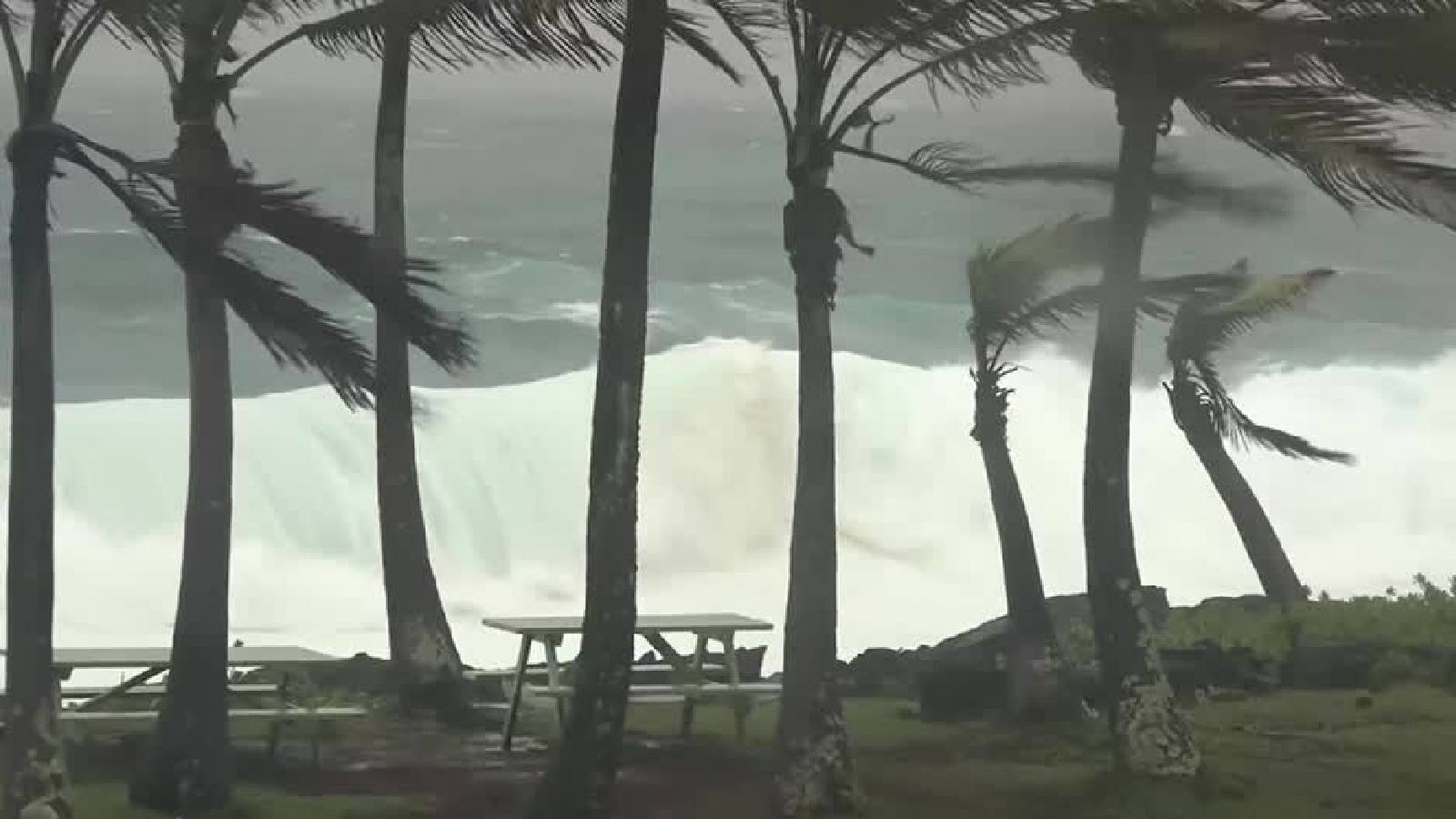 Hurricane Lala hits Hawaii with heavy rain, strong winds and flooding