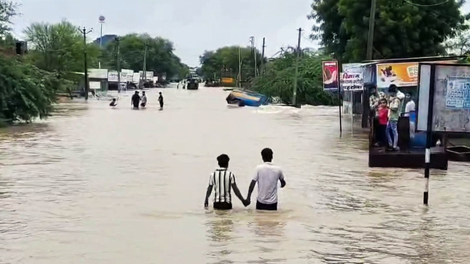 Heavy rainfall causes waterlogging across Dausa, benefits standing crops