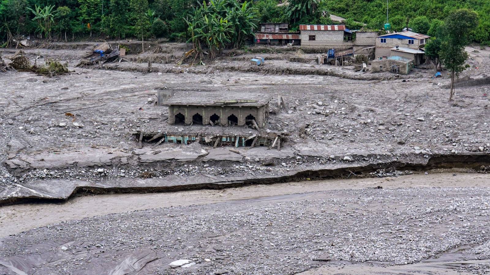 Over 1,200 killed in Nepal floods, more than 30,000 affected| September 4 Highlights