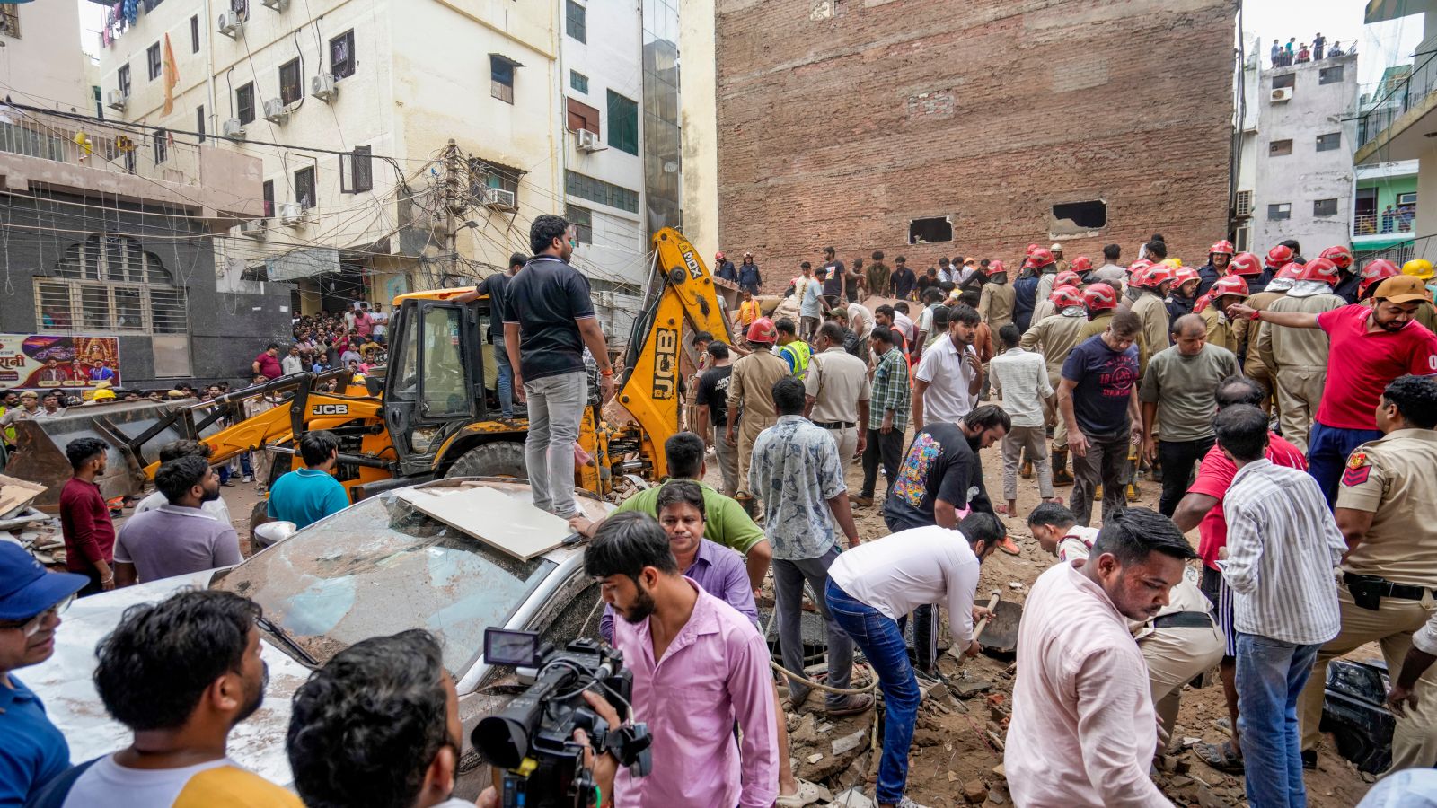 Delhi building collapse: Seven dead as HC orders probe, MCD suspends five officials