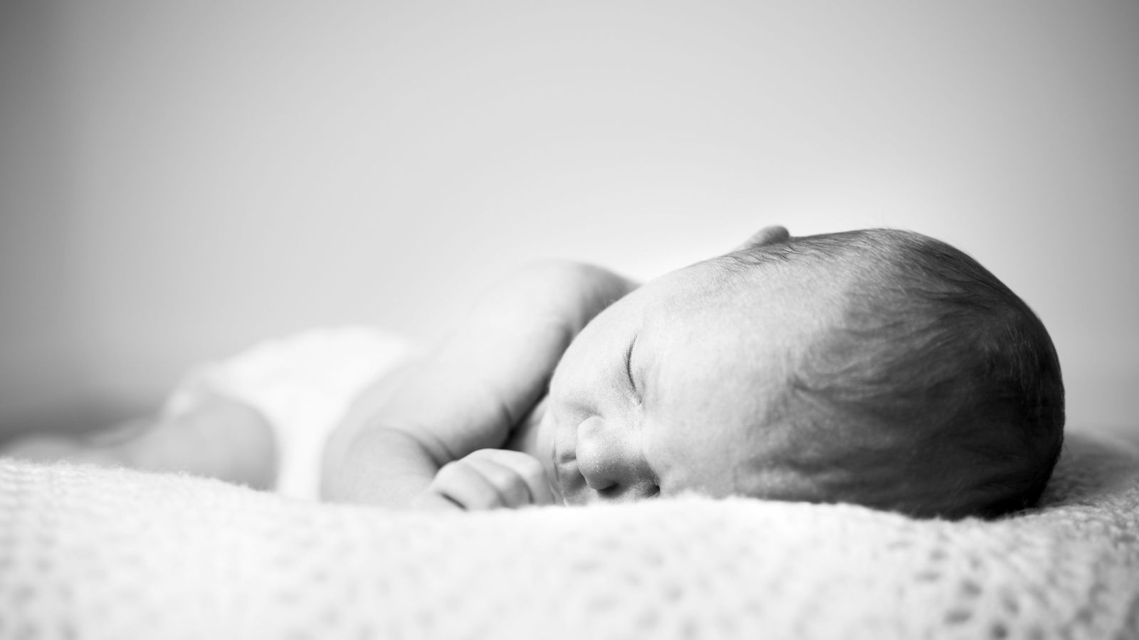 Newborn girls may look more at faces, boys at objects, Cambridge study finds