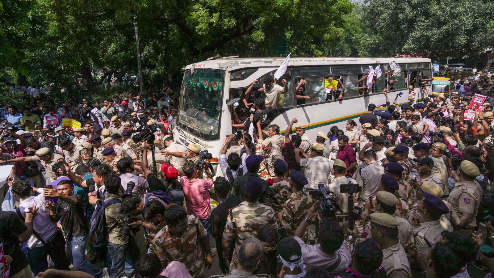 CEC row LIVE: AAP’s Saurabh Bharadwaj, Atishi among 700 detained at Jantar Mantar