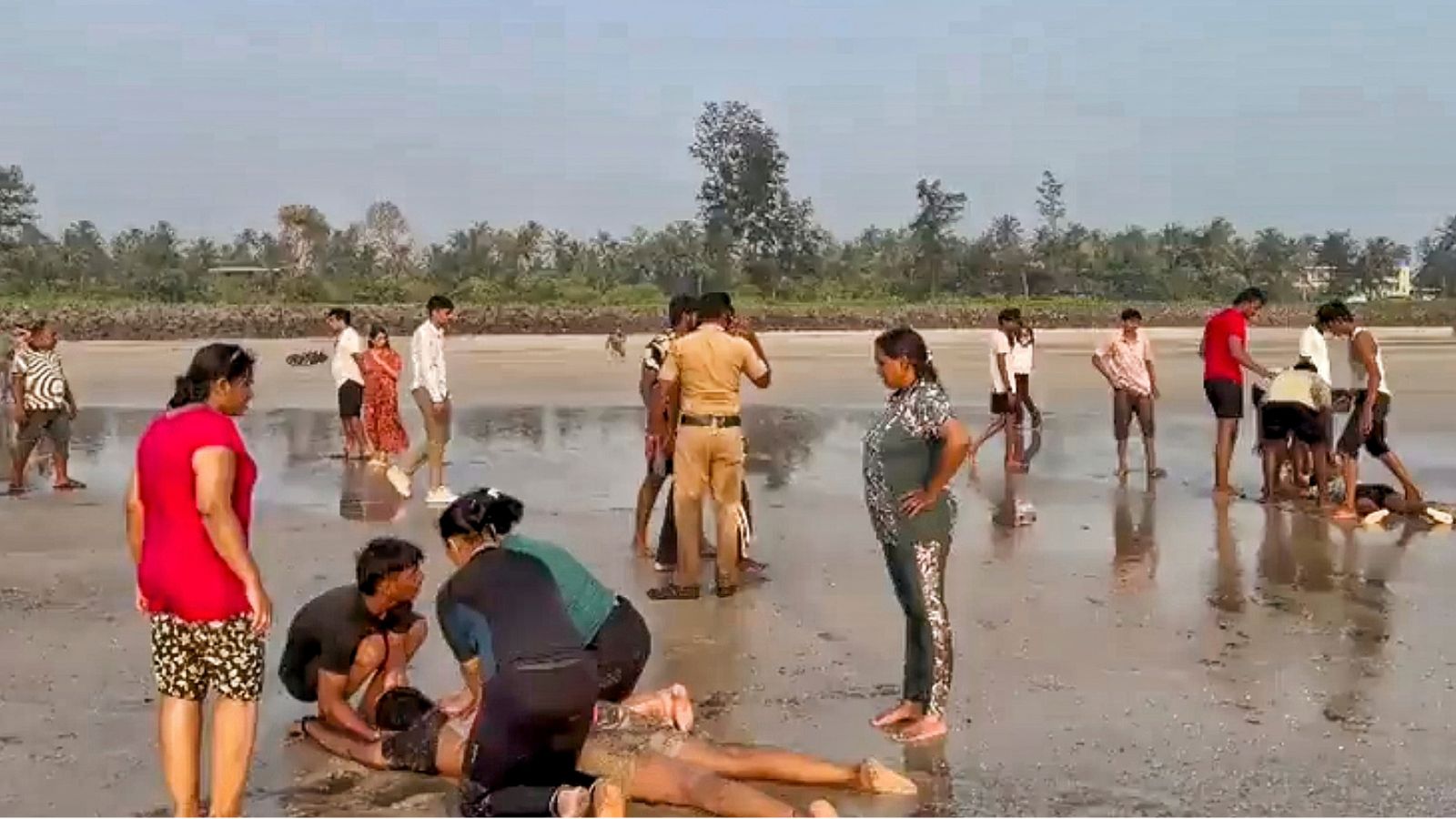 Eight students from Pune drown during picnic at Maharashtra's Diveagar beach