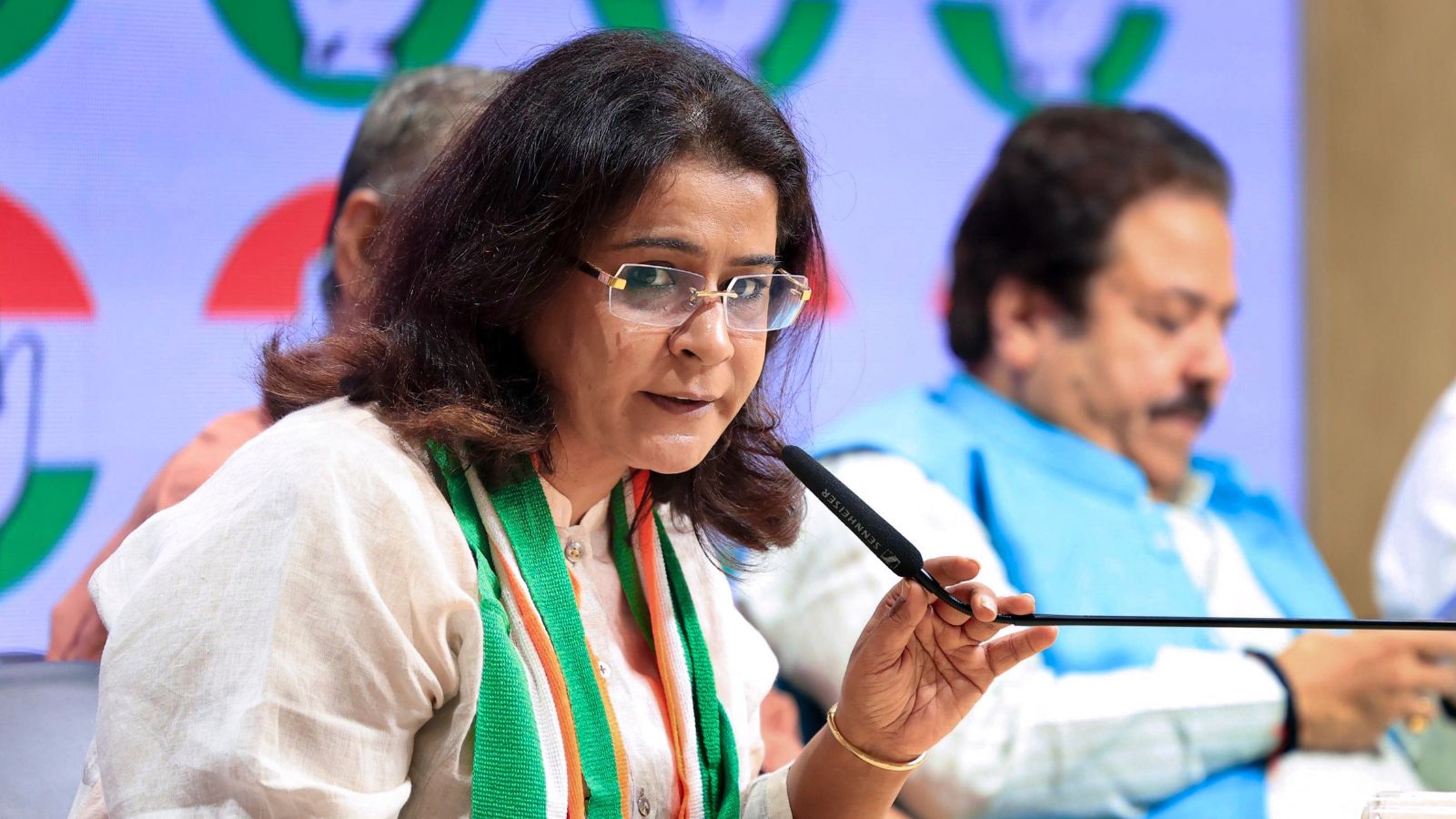 AAP national spokesperson Priyanka Kakkar quits party; joins Congress with two others