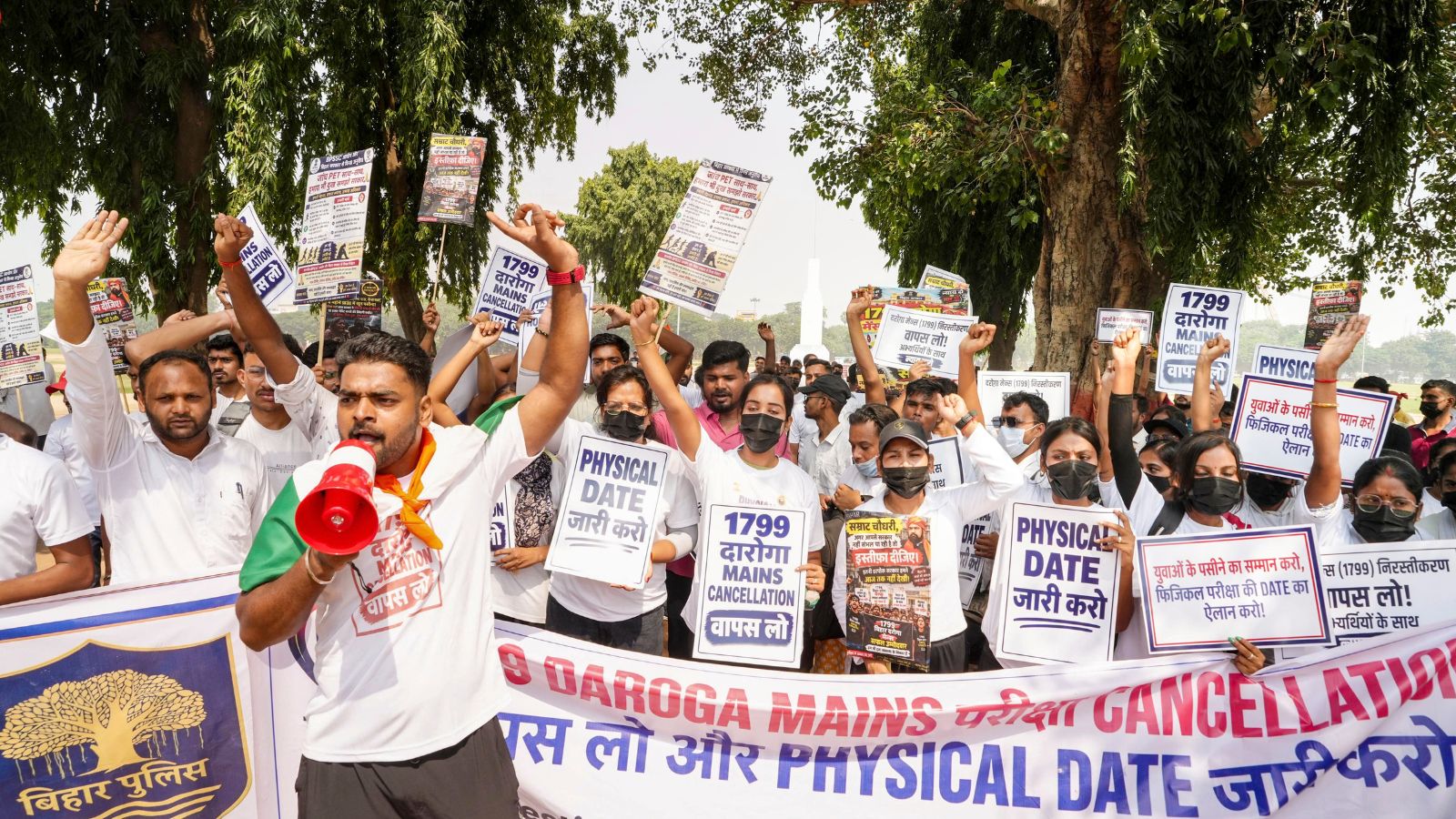 Bihar SI aspirants march in Patna against mains exam cancellation