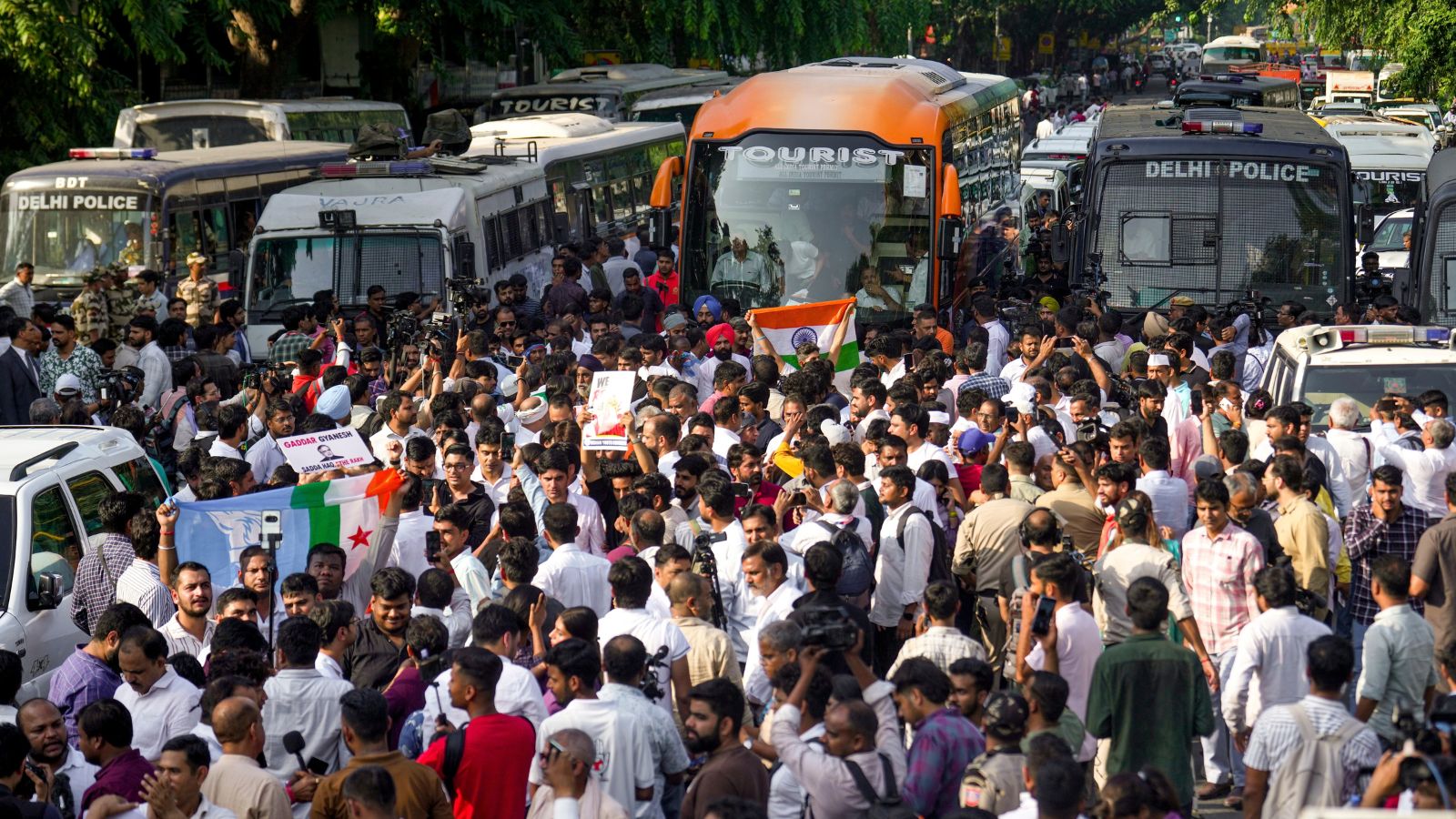 CEC row LIVE: Congress leaders move towards Jantar Mantar, security tightens in national capital