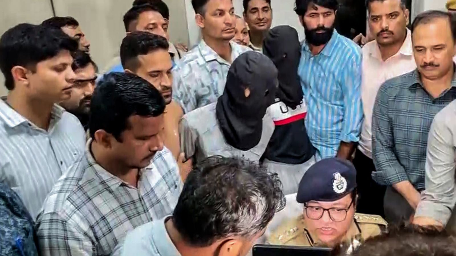 Tiger Shroff firing case: Mumbai Crime Branch seals hotel room used by accused
