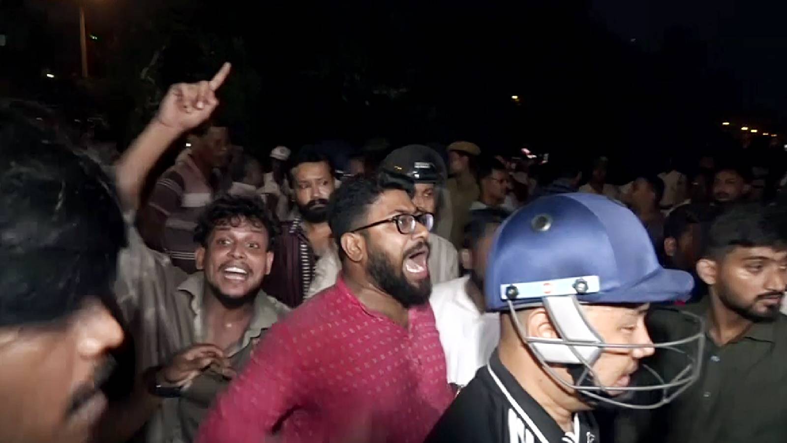 SRFTI protests: Students allege power cut to classroom amid ongoing agitation