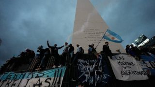'They're champions': Thankful fans welcome Argentina team on its return