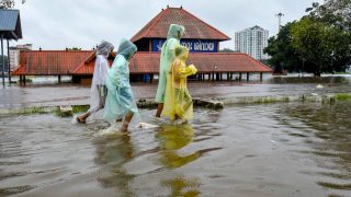 Kerala rain Highlights: Orange alert in seven districts tomorrow; holidays announced in multiple districts