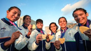 CWG medallists receive heroes' welcome on return