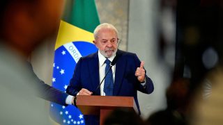 Lula raises Bolsa Familia payments by 15% ahead of Brazil vote