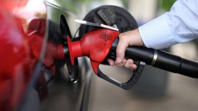 India bars bulk fuel purchase, caps diesel sales at 200 litres daily per vehicle