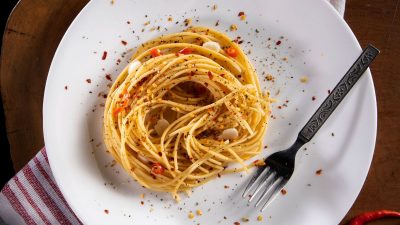 Light and flavourful spaghetti aglio e olio