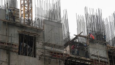 Government plans financial assistance for contractors to provide temporary housing for construction workers