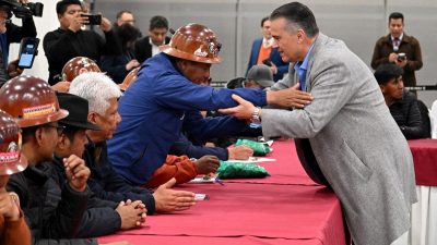Bolivia signs deal with labor union after 50 days of anti-government protests