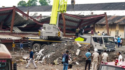 Kolkata warehouse collapse: Death toll touches 10; several feared trapped