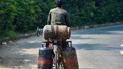 19-kg commercial LPG cylinder price slashed by ₹202 in Delhi, ₹209 in Kolkata