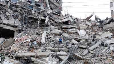 Venezuela earthquakes: 589 dead, over 2000 injured as search for survivors intensifies