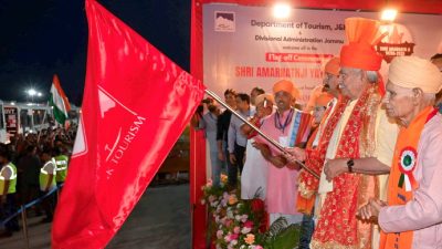 Amarnath Yatra: J&K Lieutenant Governor flags off first batch of pilgrims