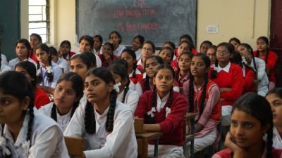 Supreme Court takes up fresh challenge to CBSE's three-language policy for class nine students