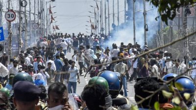 Action taken against Policeman for firing AK-47 at student protesters in Bihar